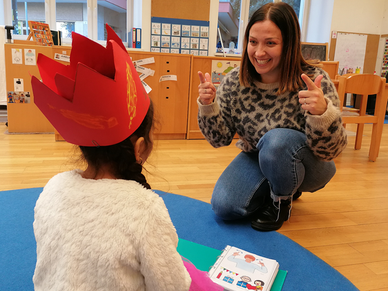 Jedes Kind hat das Recht auf Interaktion und Kommunikation. Verbale oder nonverbale Sprache werden gleichwertig anerkannt und wertgeschätzt. Jedes Kind hat das Recht auf Interaktion und Kommunikation. Verbale oder nonverbale Sprache werden gleichwertig anerkannt und wertgeschätzt.