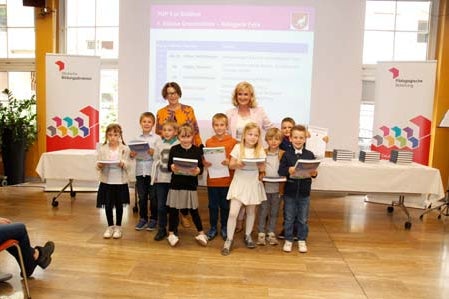 Zu den Bestplatzierten der 1. Klasse Grundschule gehören: Emil Stampfer, Laura Dikova, Simon Luiprecht, Elisabeth Marschall, Maximilian Frainer, Oliver Mühlberger, Nagler Damian, David Niedermair, Olivia Cinosi, Toni Pircher.