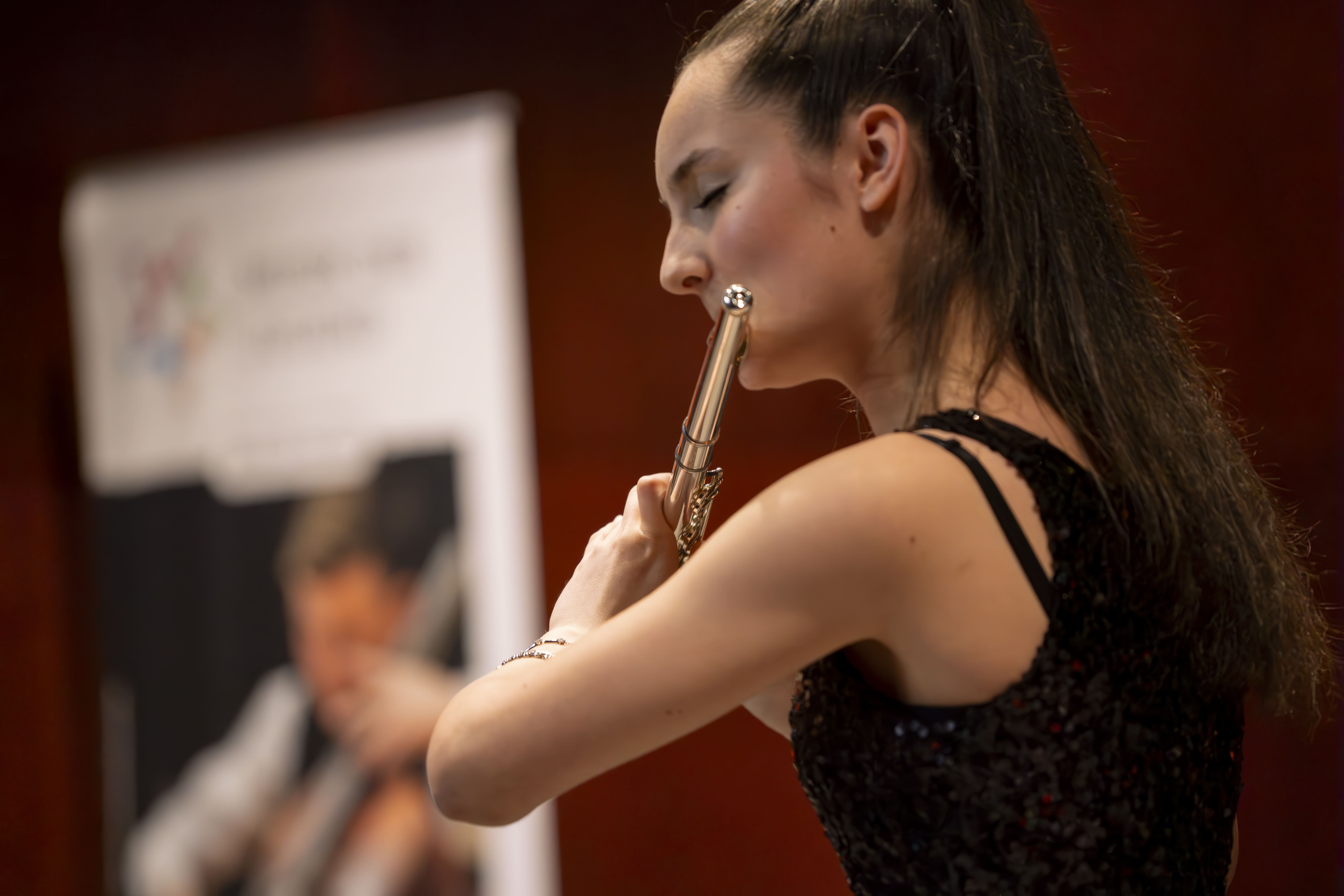 Querflötenspielerin beim Eröffnungskonzert in Brixen am 18.05.2024