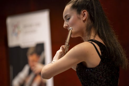 Querflötenspielerin beim Eröffnungskonzert in Brixen am 18.05.2024