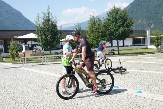 Beim Sportforum in Mals steht unter anderem ein zeitgemäßes Radtraining auf dem Programm. (Foto: LPA/Pädagogische Abteilung der Deutschen Bildungsdirektion/Sportoberschule Mals)