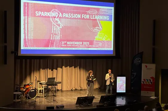 Monika Marinello and Alberto Muzzo opening the event. Bild: Deutsche Bildungsdirektion/Elisabeth Pfattner Lizenz: ©