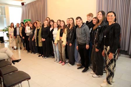 Zertifizierte Übungsfirmen: Die Schülerinnen und Schüler der Fachoberschule für Tourismus Bozen