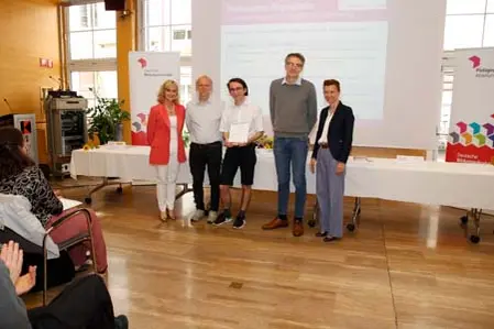 Valerio Gabriele Osto (3. v. l.) und Alex Beato schafften es bis zum nationalen Wettbewerb der „Fremdsprachigen Philosophie-Olympiade in Rom.