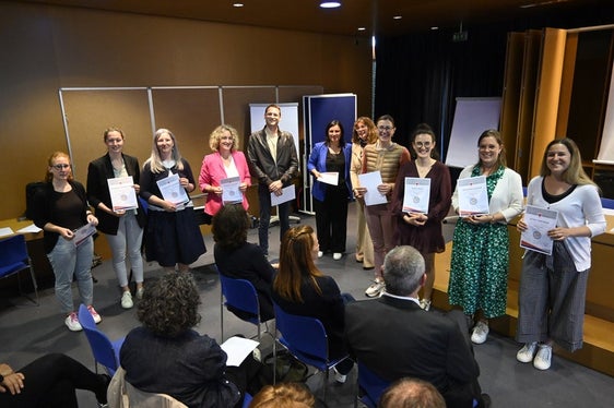 Musik- und Instrumentallehrpersonen mit Mentorin Johanna Psaier und Landesmusikschuldirektorin Alexandra Pedrotti (Foto: Margit Pichler)