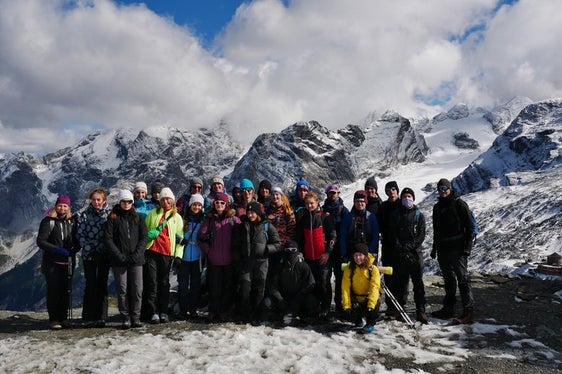 Die Südtiroler und die Würzburger Gruppe beim diesjährigen Glaziologiecamp (Foto: Christian Aspmair)