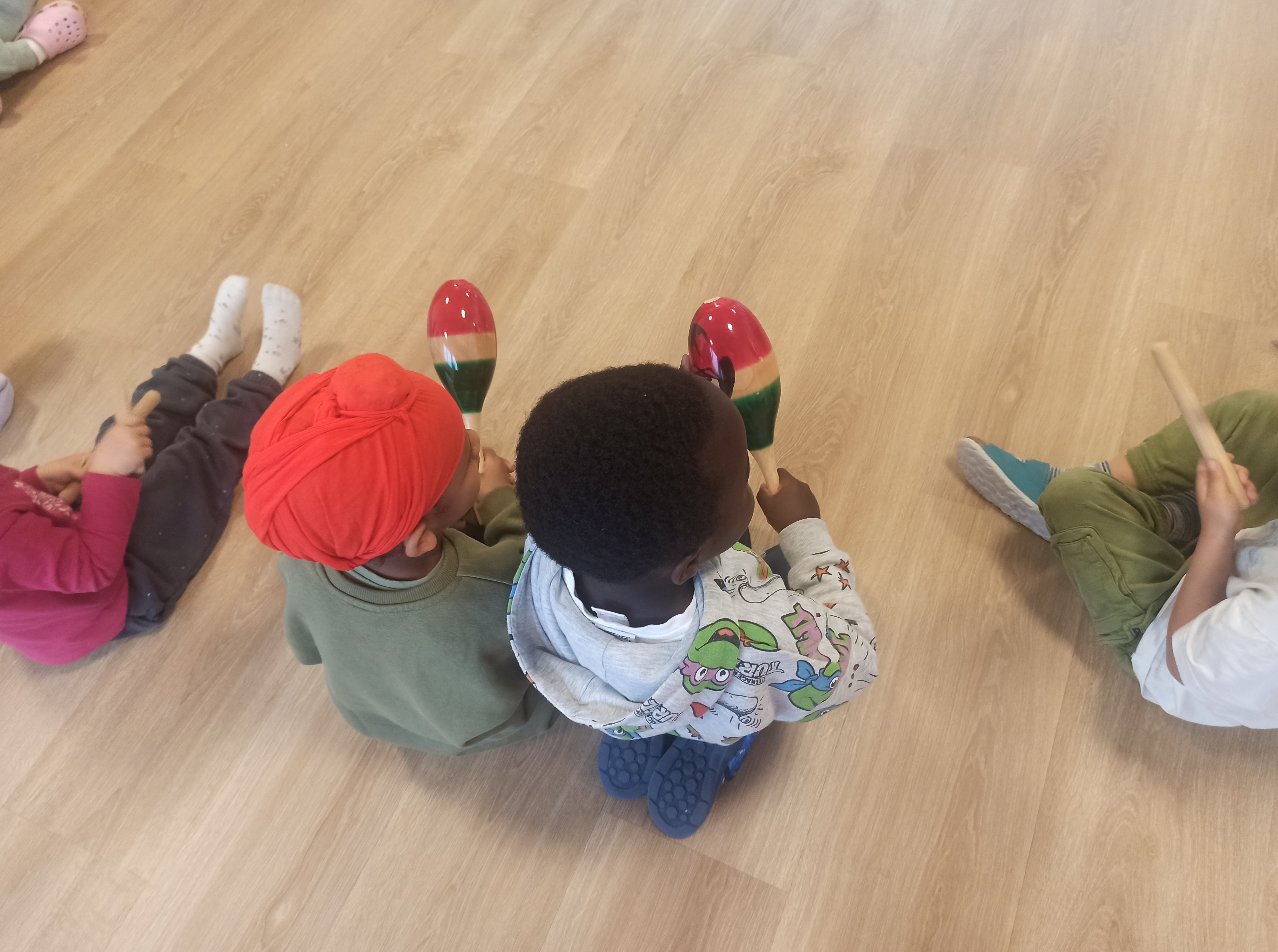 Um Kindern möglichst früh auch ein erstes Kennenlernen der Institution Musikschule zu ermöglichen, wurde ein Kooperationsprojekt zwischen der Musikschule und den deutschsprachigen Kindergärten entwickelt; im Bild: Kindergarten Pfatten. (Foto: LPA/Kindergarten Pfatten)