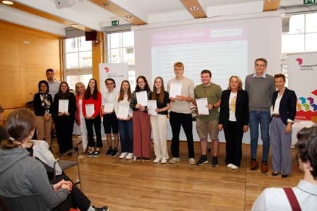 Zu den Bestplatzierten des Landeswettbewerbs der Philosophieolympiade gehören: Sabine Gasser, Lea Pöll, Theo Reng, Hannah Fill, Noah Patscheider, Ramona Klapfer, Valerio Gabriele Osto, Sophia Steinegger, Thomas Walcher, Lena Wurz