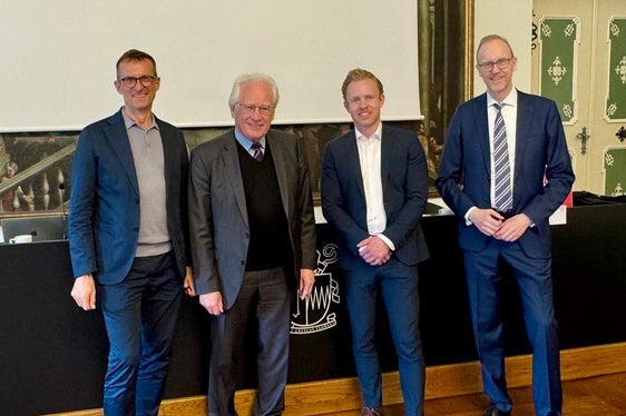 Zentrale Akteure der Sitzung in Neustift (v. l.): Martin Holzner (Direktor der Pädagogischen Abteilung der Deutschen Bildungsdirektion), Staatssekretär a. D. Dr. Josef Lange (Vorsitzender des Rats für deutsche Rechtschreibung), Dr. Marco Gierke (Leitung Geschäftsstelle des Rats für deutsche Rechtschreibung), Prof. Dr. Henning Lobin (Direktor des Leibnitz-Institut für Deutsche Sprache in Mannheim). (Foto: LPA/Pädagogische Abteilung der Deutschen Bildungsdirektion)