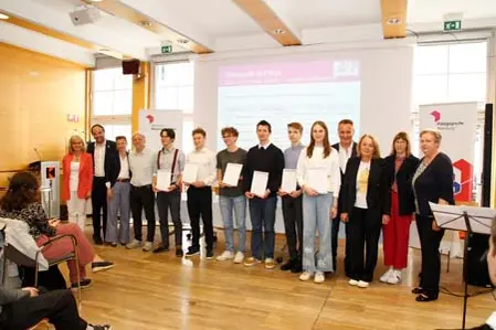 Die Bestplatzierten des Landeswettbewerbs der Physik-Olympiade: Jakob Tschager, Matthis Mair, Serafim Thaler, Elaine Mamleev, Henri Ewald Egger, Jakob Simmerle