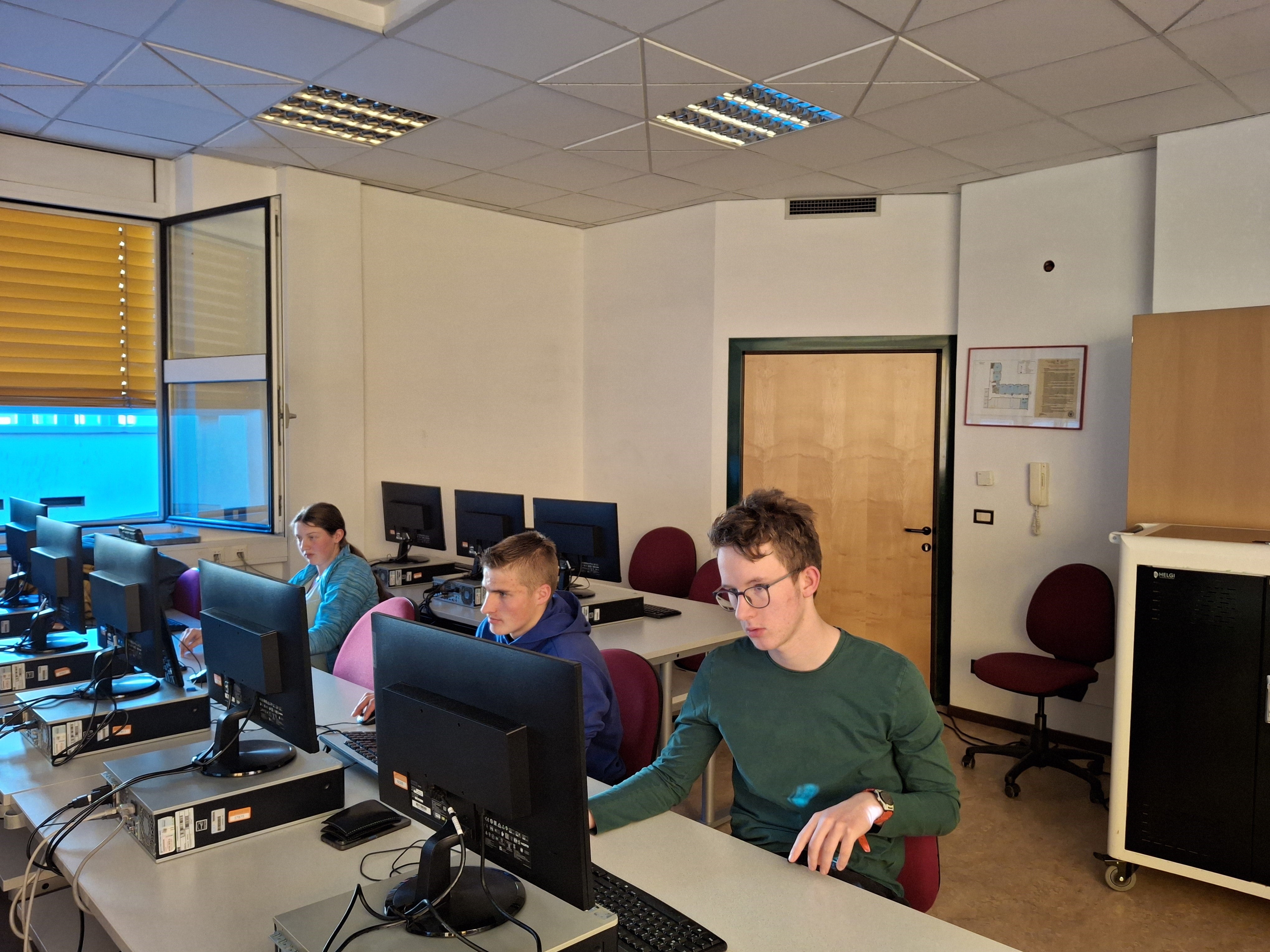 Karin Thaler. David Gurschler und Matthias Lang der Fachschule Salern nahmen am Quiz Politische Bildung teil. (Foto/Tanja Rastner)