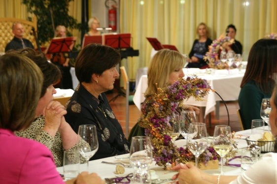 225 pensionierten Lehrerinnen und Lehrer der Grundschulen, Mittelschulen und Oberschulen wurde bei Feierstunden am 8. Oktober im Berufsbildungszentrum Emma Hellenstainer in Brixen und am 22. Oktober in der Landeshotelfachschule Kaiserhof in Meran gedankt. (Foto: Deutsche Bildungsdirektion)