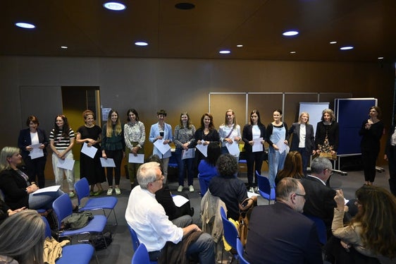 Lehrpersonen für Kunst und Kunstgeschichte mit Mentorinnen Ulrike Königsrainer, Veronika Pfeifhofer und Iris Gatterer (Foto: Margit Pichler)