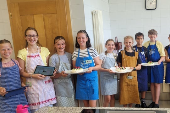 Food around the world (Foto: LPA/Deutsche Bildungsdirektion/Miriam Donà)