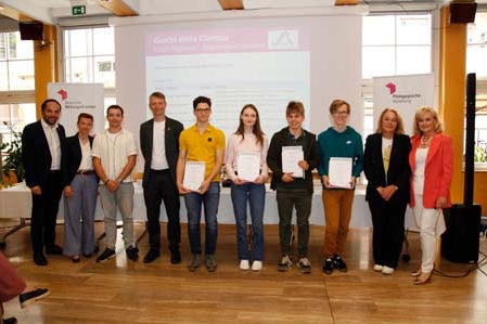 Lucas Del Fabbro, Antonia Kofler, Robert Sacchi, Samuel Eoban Auer, Tom Schluga gehören zu den Bestplatzierten des Regionalwettbewerbs der Chemieolympiade