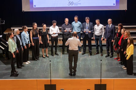 50 Jahre Musikschule Gadertal: Chor der Lehrpersonen (Foto: LPA/Landesdirektion Deutsche und ladinische Musikschule/Freddy Planinschek)