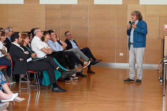 In seinem Impulsreferat ging Professor Dario Ianes von der Freien Universität Bozen auf das Thema der Weiterentwicklung schulischer Inklusion ein. Foto: Margit Pichler