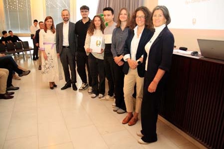 Zertifizierte Übungsfirmen: Die Schülerinnen und Schüler der Wirtschaftsfachoberschule Bozen