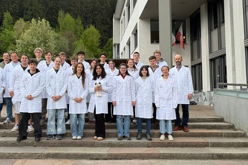 Landeswettbewerb der Chemieolympiade 2026 am 29. April in Bruneck: Gruppenfoto der Teilnehmerinnen und Teilnehmer (Foto: LPA/Deutsche Bildungsdirektion/Pädagogische Abteilung/Alexander Ulbricht)