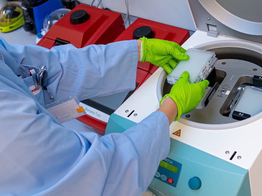 DKMS Life Scien Lab centrifuge DKMS Life Scien Lab centrifuge