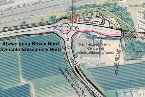 Über die Fahrbahn der Umfahrung Brixen muss ein Graben ausgehoben werden, um darin die Leerrohre für die Leitungen der Terna verlegen zu können. (Foto: LPA)