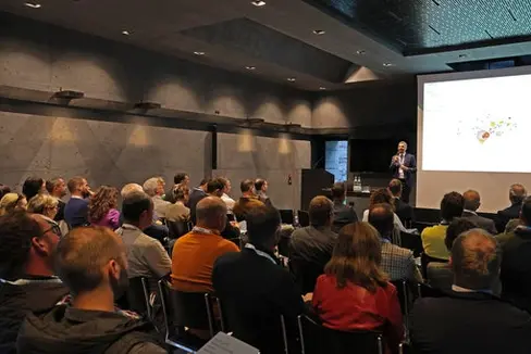 Nella serata di mercoledì 1. ottobre è proseguita a Fortezza, in Val d’Isarco, la serie di eventi “Mobilità 2025-2030”. Tra i temi affrontati: come implementare la gestione della mobilità a livello locale e quale enorme importanza rivesta per l'Alto Adige la Galleria di Base del Brennero (BBT). “La mobilità è un tema centrale per il futuro: influenza la qualità della vita, lo sviluppo economico e il collegamento dell'Alto Adige con l'Europa” ha detto il vicepresidente della Provincia e assessore provinciale alla Mobilità Daniel Alfreider. (Foto: USP/Ingo Dejaco)