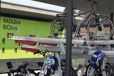 Oggi (16 aprile) la Giunta provinciale ha approvato l'aggiornamento del modello di accordo tipo per la gestione dei box-deposito per biciclette nel sistema di mobilità pubblica. (Foto: ASP/Angelika Schrott)