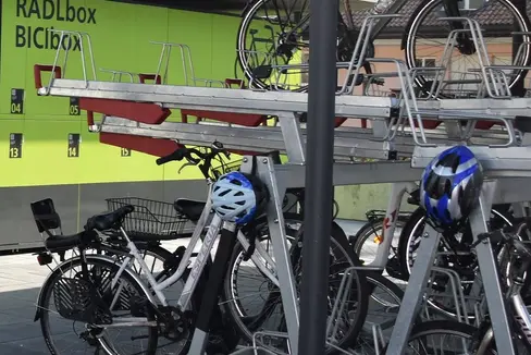 Eine Mustervereinbarung Land-Gemeinde-Sta soll den Gemeinden das Anlegen von Fahrradboxen erleichtern. (Foto: LPA/Angelika Schrott)