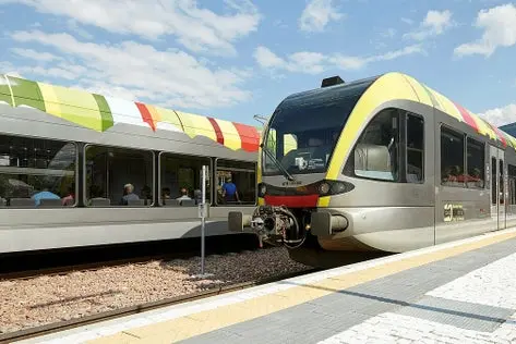 Seit 2022 ist die Zahl der Südtirolmobil-Abos kontinuierlich gestiegen. Beim Südtirol-Pass ist eine Steigerung von 60,7 Prozent zu verzeichnen, beim Abo+ ein Zuwachs von 16,7 Prozent und beim Südtirol-Pass 65+ ein Anstieg um 20,5 Prozent. (Foto: LPA/südtirolmobil)