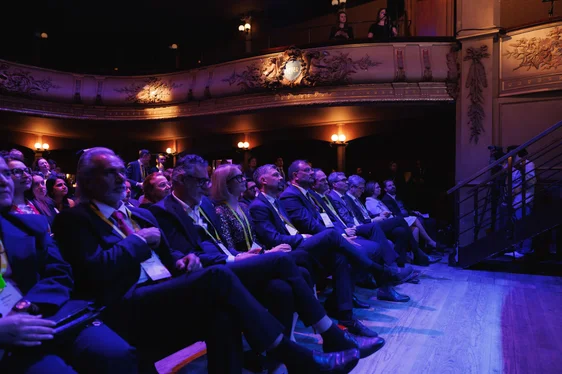 La platea durante l'evento dei Mobility Action Awards 2025 a Bruxelles. (Foto: USP/Ivan Brentegani)