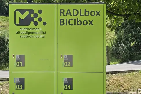 Radlbox am Bahnhof in Kastelbell