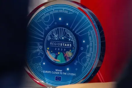 EuregioFamilyPass erreichte im Jahr 2023 das Finale der 30 nominierten Projekte des Regiostars und wurde mit dem ersten Preis in der Kategorie Ein bürgernahes Europa ausgezeichnet. (Foto: LPA/Greta Stuefer)