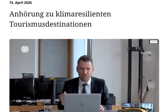 Il direttore del Dipartimento Infrastrutture e Mobilità, Martin Vallazza (nello screenshot) ha presentato l'Alto Adige Guest Pass alla Commissione Turismo del Parlamento federale tedesco. (Foto: USP/Dipartimento Infrastrutture e Mobilità)