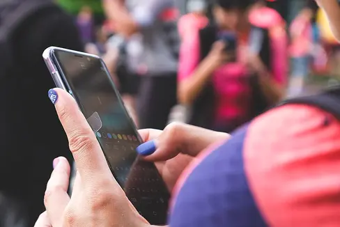 Mit der MooneyGo Maas-App, die derzeit in Südtirol getestet wird, kann man Fahrten mit den öffentlichen Verkehrsmitteln ganz einfach mit wenigen Klicks planen, buchen und bezahlen. (Foto: https://www.flickr.com/photos/chelsom_tsai/43803053035/ by chelsom tsai)
