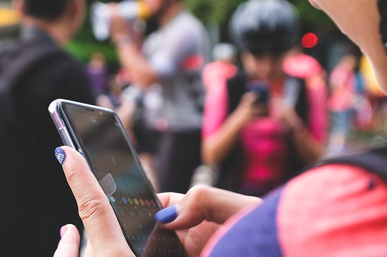 Mit der MooneyGo Maas-App, die derzeit in Südtirol getestet wird, kann man Fahrten mit den öffentlichen Verkehrsmitteln ganz einfach mit wenigen Klicks planen, buchen und bezahlen. (Foto: https://www.flickr.com/photos/chelsom_tsai/43803053035/ by chelsom tsai)
