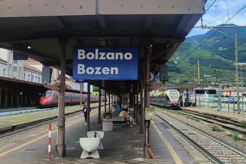L'accordo di cooperazione e sovvenzione tra il Verkehrsverbund Tirol (VVT) e la Provincia autonoma di Bolzano viene esteso e con esso i collegamenti ferroviari transfrontalieri Innsbruck-Bolzano e Brunico-Lienz. (Foto: USP/Alessandro Veronesi)