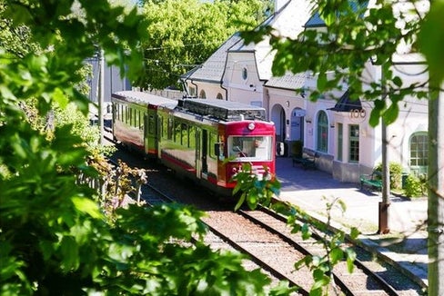 In der Remise der Rittner Schmalspurbahn wird am 14. September das 30jährige Jubiläum der Sta – Südtiroler Transportstrukturen AG gefeiert. (Foto: LPA/Roman Clara)