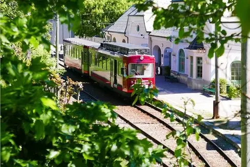 In der Remise der Rittner Schmalspurbahn wird am 14. September das 30jährige Jubiläum der Sta – Südtiroler Transportstrukturen AG gefeiert. (Foto: LPA/Roman Clara)