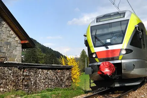 Nun beginnen die vorgegebenen verschiedenen Prüfungsverfahren für die Angebote, die bei der Ausschreibung der Bahndienste in Südtirol eingegangen sind.