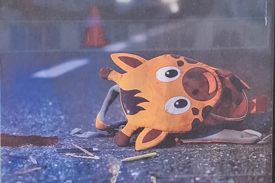 Plakat Nocredit 2026 an Bushaltestelle fotografieret