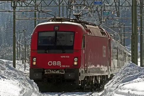 Lcomotiva di OEBB sul Brennero