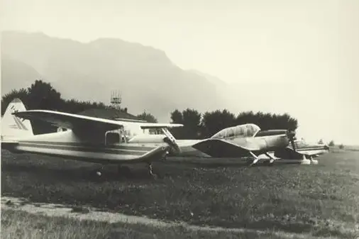 Vecchi aerei privati a Bolzano (foto ABD)