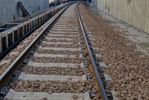 Am Dienstag, 27. Jänner 2026, wird die Pustertalbahn nach einer intensiven Phase von Modernisierungs- und außerordentlichen Instandhaltungsarbeiten wieder eröffnet. Die Arbeiten wurden von RFI in Zusammenarbeit mit dem Land und dem Ministerium für Infrastrukturen und Verkehr in Rom koordiniert. (Foto: LPA/Ressort für Infrastrukturen und Mobilität)