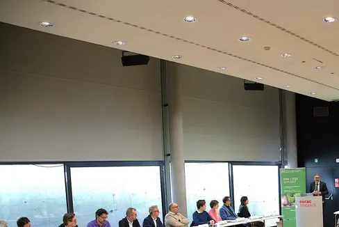 Der Begleitausschuss des Europäischen Fonds für die regionale Entwicklung tagte am 23. April in der EURAC in Bozen. (Foto: LPA/Ursula Pirchstaller)