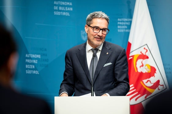 Il presidente della Provincia Arno Kompatscher (a sinistra) e l'assessore alla Mobilità Daniel Alfreider hanno presentato in conferenza stampa lo stato di attuazione dell'Agenda Bolzano (Foto. USP/Fabio Brucculeri)