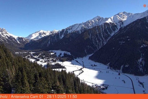 Für das Gebiet rund ums Biathlonzentrum (im Bild gesehen von der RAS-Webcam) gelten bereits jetzt strenge Sicherheits- und Verkehrsbedingungen. (Foto: LPA)