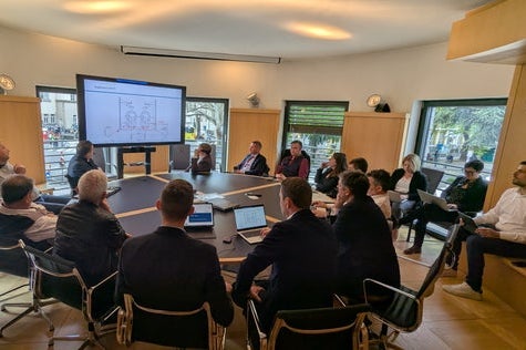 I rappresentanti della Provincia, dei Comuni e dei proprietari terrieri hanno discusso il 31 marzo a Palazzo 2 raddoppio della linea ferroviaria Bolzano-Merano. (Foto: USP/Ingo Dejaco)