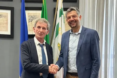 Im Bild von links: Eugenio Di Sciascio, Regionalassessor für wirtschaftliche Entwicklung und Arbeit der Region Apulien, und Daniel Alfreider, Landesrat für Mobilität und Infrastrukturen. (Foto: LPA/Ressort Infrastrukturen und Mobilität)