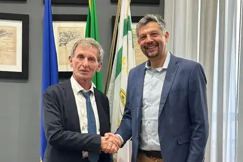 Im Bild von links: Eugenio Di Sciascio, Regionalassessor für wirtschaftliche Entwicklung und Arbeit der Region Apulien, und Daniel Alfreider, Landesrat für Mobilität und Infrastrukturen. (Foto: LPA/Ressort Infrastrukturen und Mobilität)