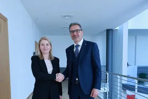 Landeshauptmann Arno Kompatscher sprach in Bozen mit Evelyn Palla, der Vorstandsvorsitzenden der Deutschen Bahn AG. (Foto: LPA/Silvia Obwexer)